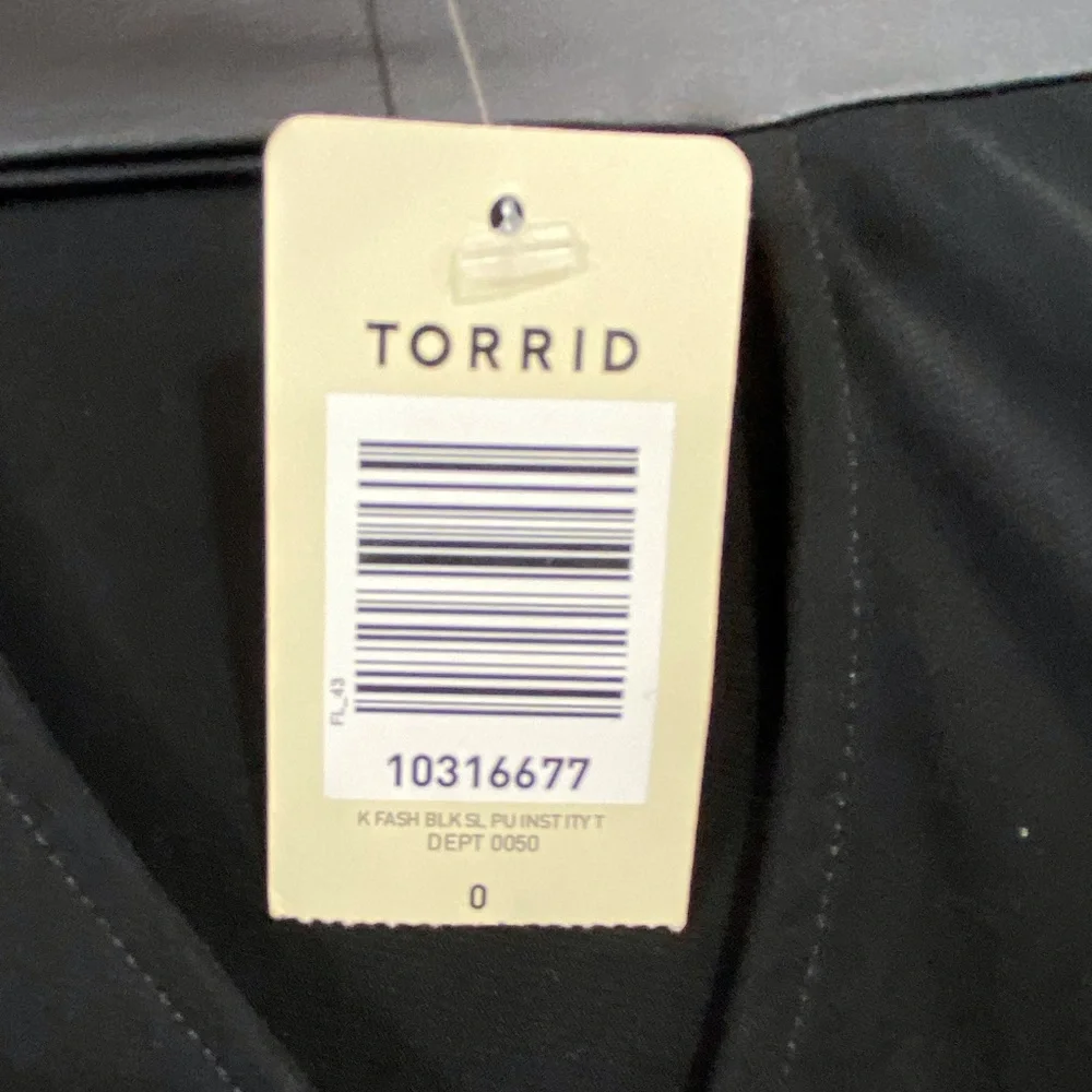 NWT Torrid Top - Picture 6 of 8